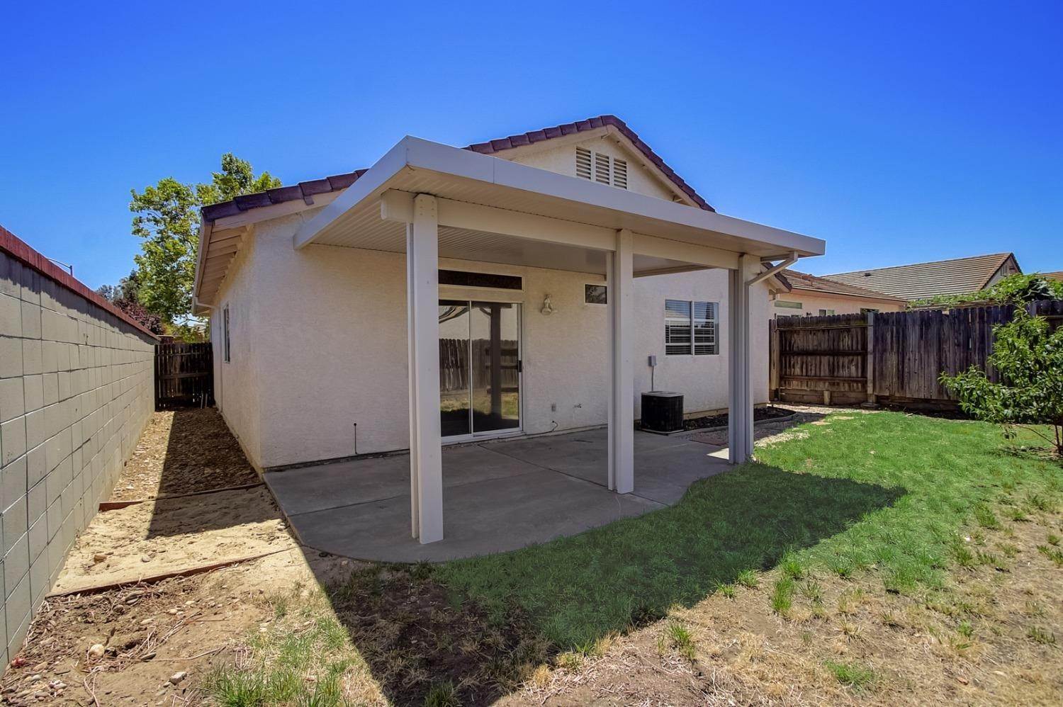 7. Single Family Homes for Active at 8100 Arnside Way Sacramento, California 95829 United States