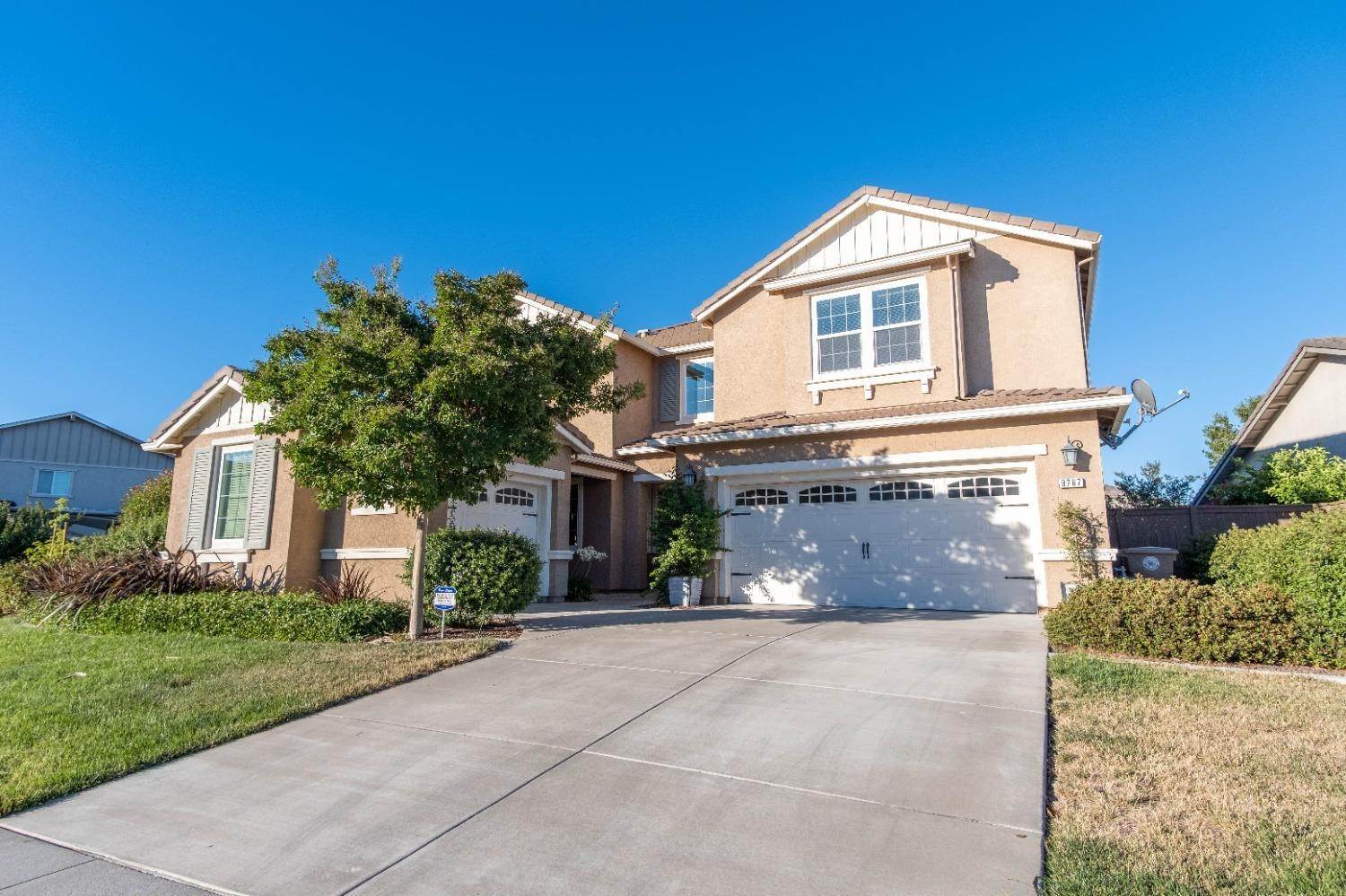 Single Family Homes for Active at 9767 Collie Way Elk Grove, California 95757 United States
