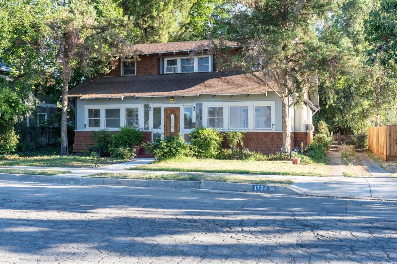 2. Single Family Homes for Active at 1726 E Blossom Street Dos Palos, California 93620 United States