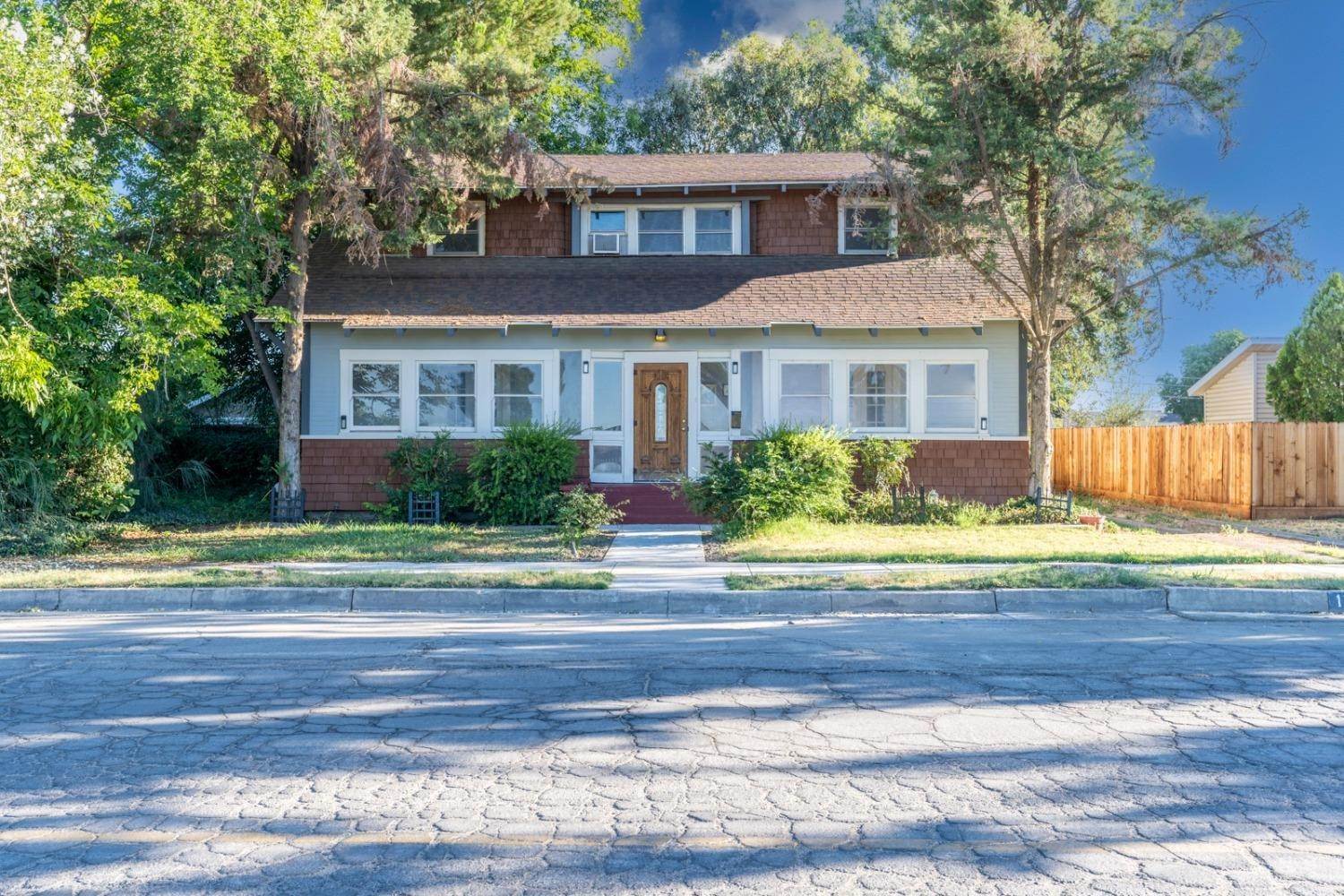 Single Family Homes 为 销售 在 1726 E Blossom Street Dos Palos, 加利福尼亚州 93620 美国