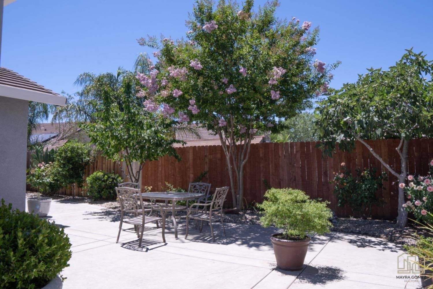 28. Single Family Homes for Active at 4651 Debralee Way Sacramento, California 95838 United States