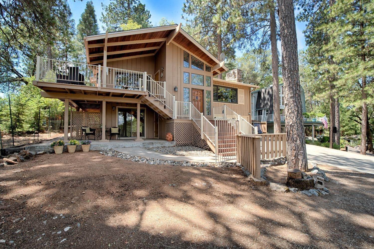 19. Single Family Homes for Active at 11169 Greenbriar Way Auburn, California 95602 United States