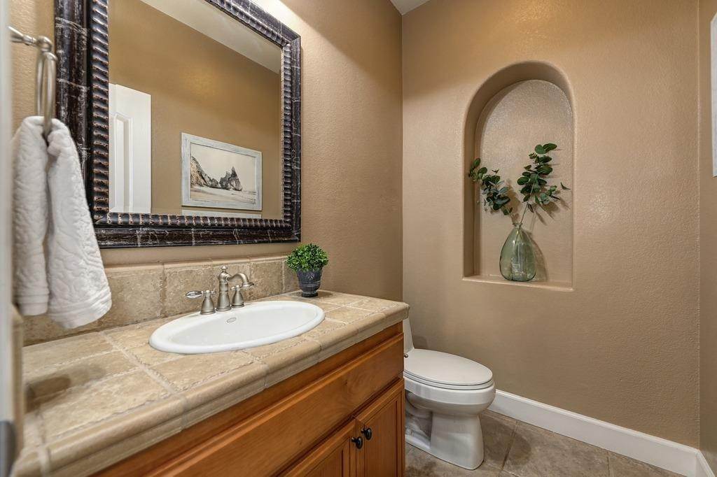 28. Single Family Homes for Active at 3523 Pleasant Creek Drive Rocklin, California 95765 United States