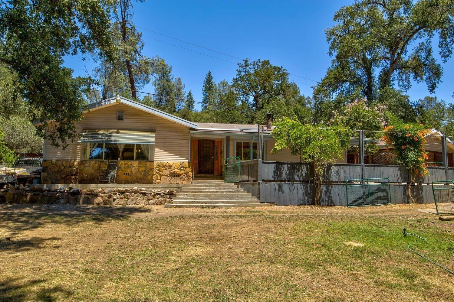 Single Family Homes 为 销售 在 5125 Michel Road Mountain Ranch, 加利福尼亚州 95246 美国