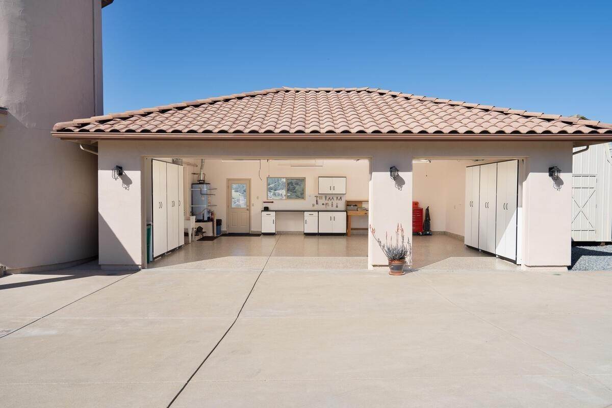 33. Single Family Homes for Active at 2035 Dorado Ridge Trail El Dorado Hills, California 95762 United States