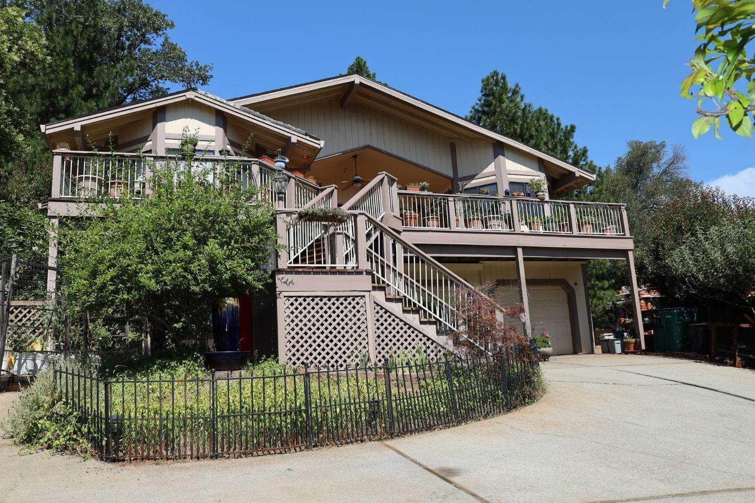 25. Single Family Homes for Active at 11396 Lakeshore North Auburn, California 95602 United States