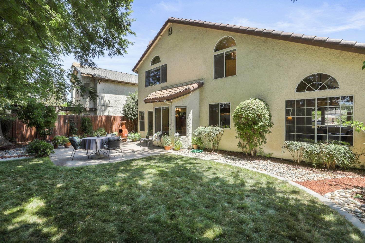 35. Single Family Homes for Active at 15 S Hickory Avenue Tracy, California 95376 United States