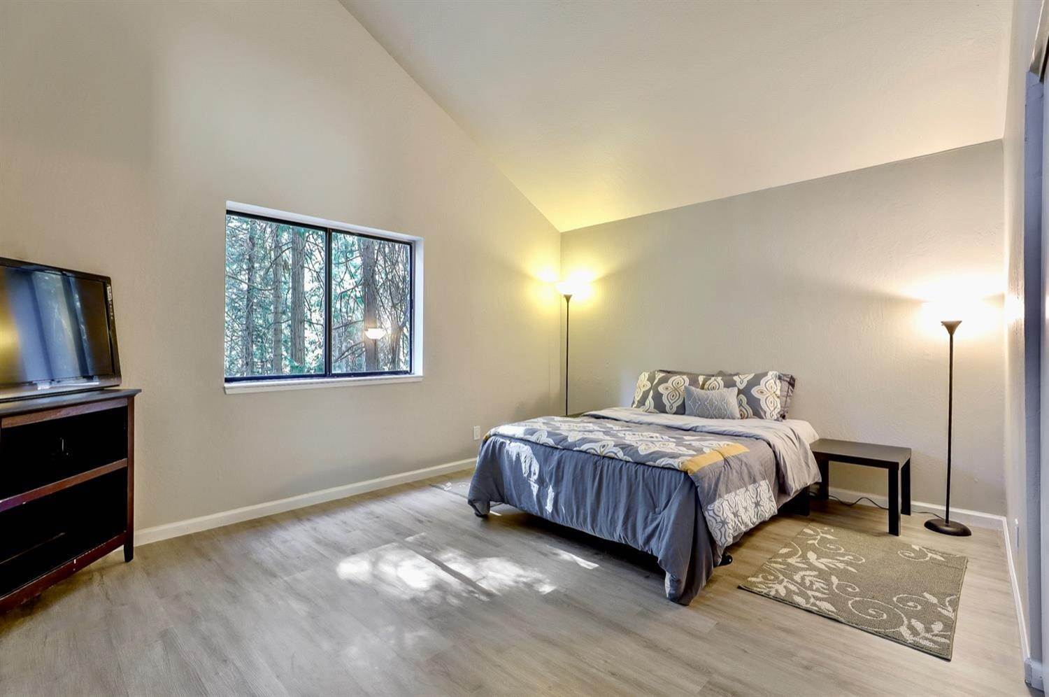 23. Single Family Homes for Active at 7194 Pine Cone Drive Pollock Pines, California 95726 United States