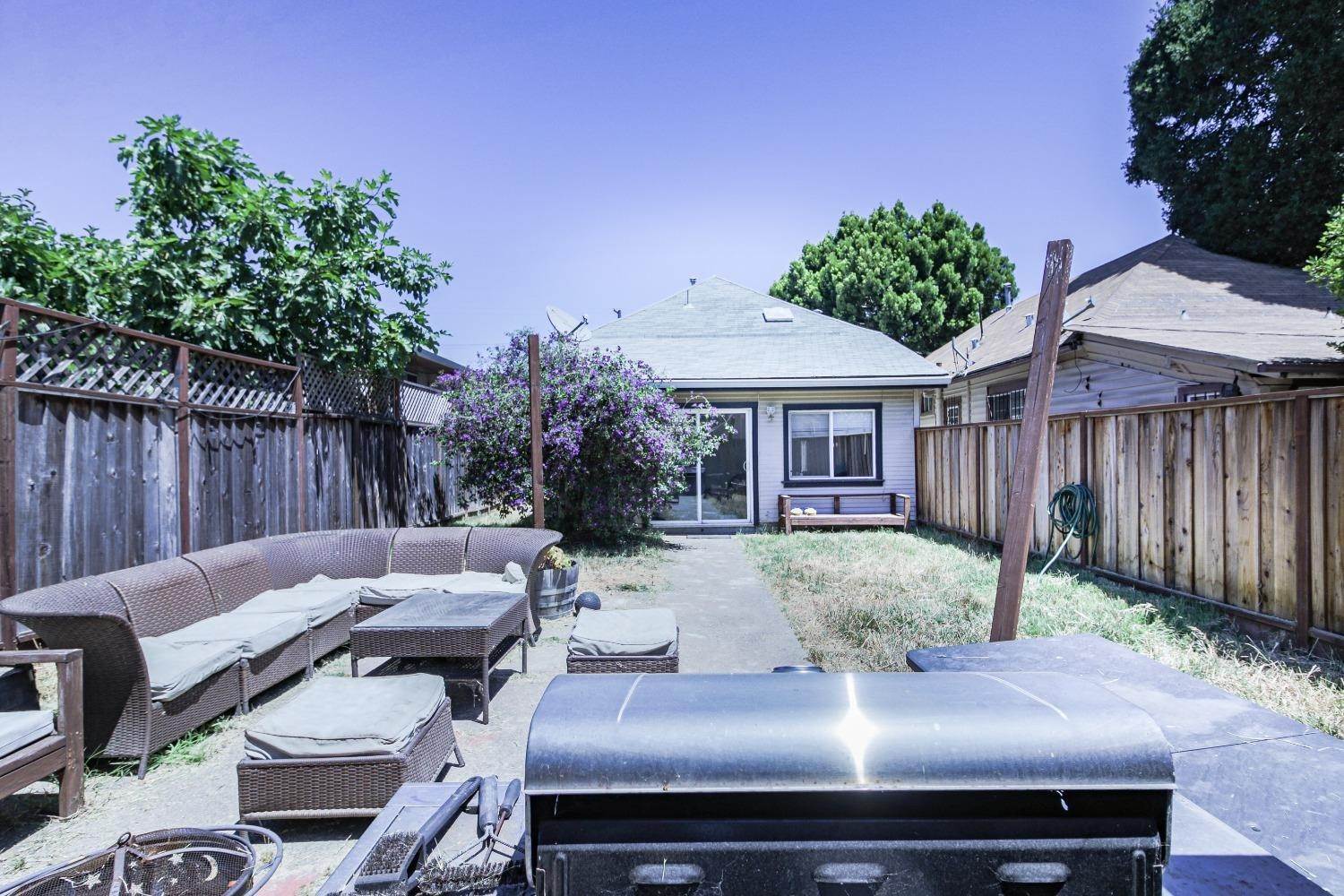 31. Single Family Homes for Active at 3227 Galindo Oakland, California 94601 United States