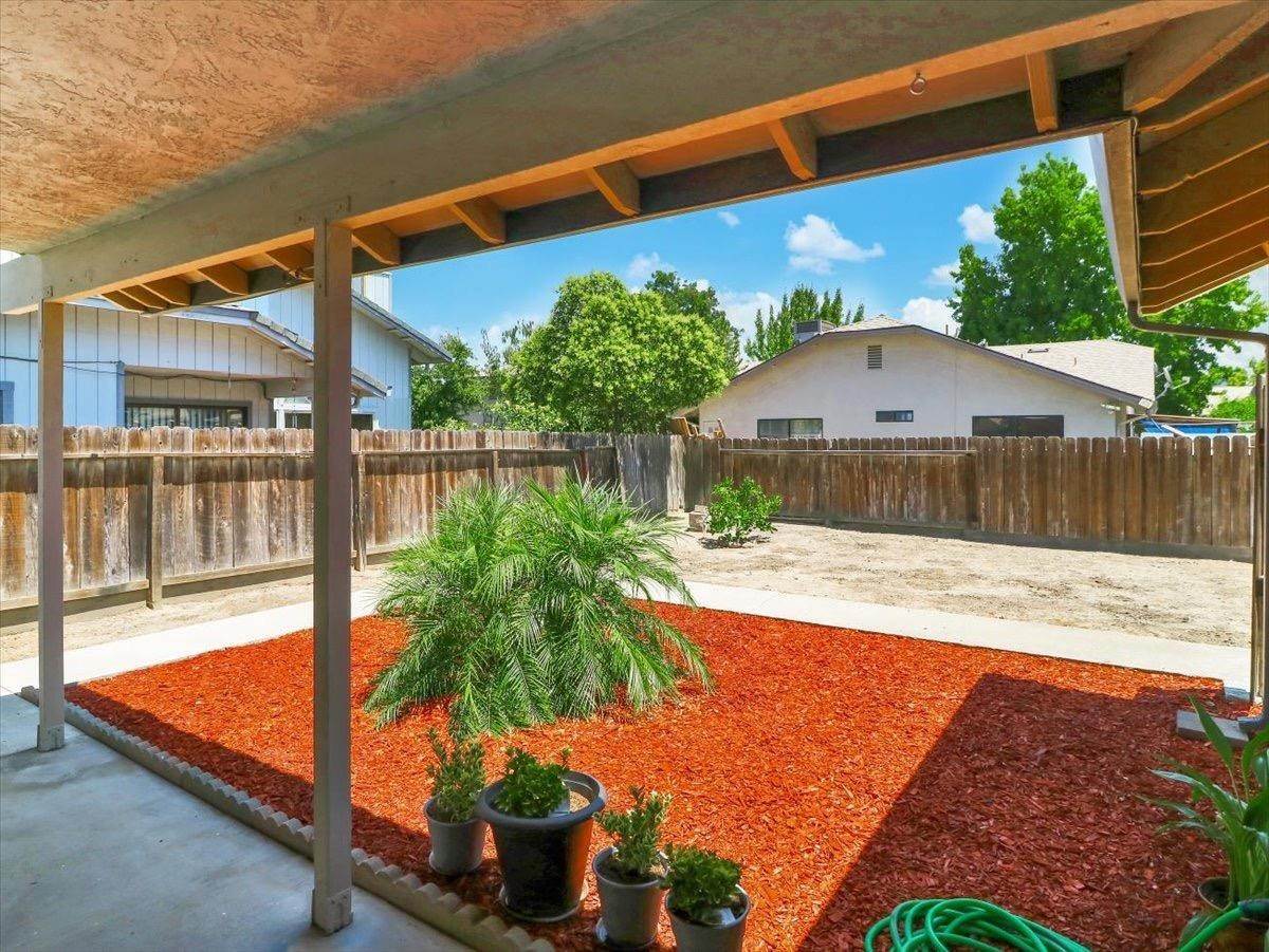 30. Single Family Homes for Active at 1608 Coventry Way Lodi, California 95240 United States