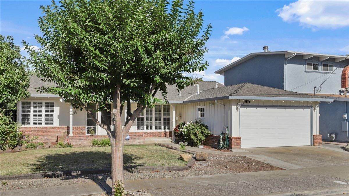 12. Single Family Homes for Active at 382 Saint Andrews Street Hayward, California 94544 United States