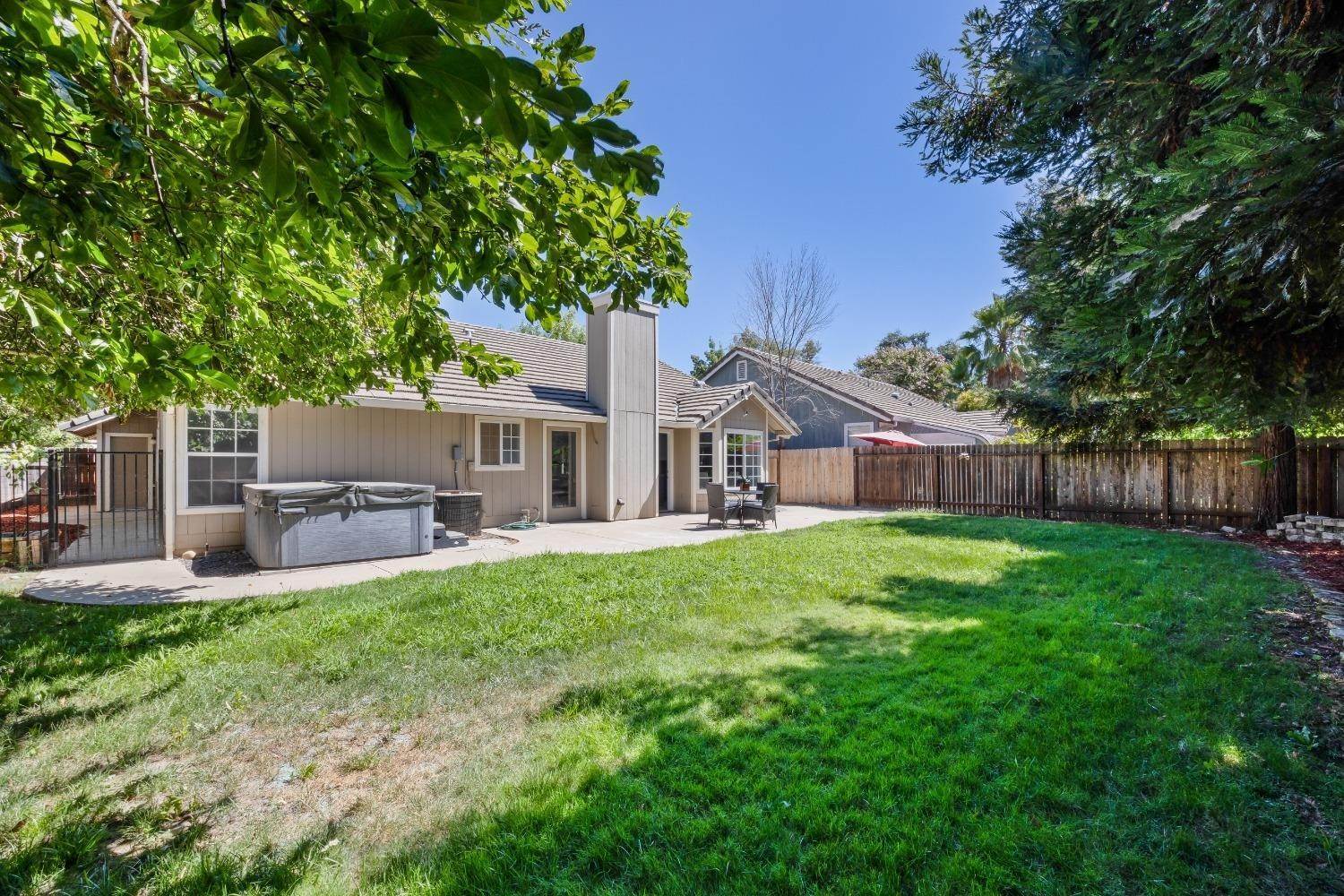 44. Single Family Homes for Active at 8044 Hidden View Circle Fair Oaks, California 95628 United States