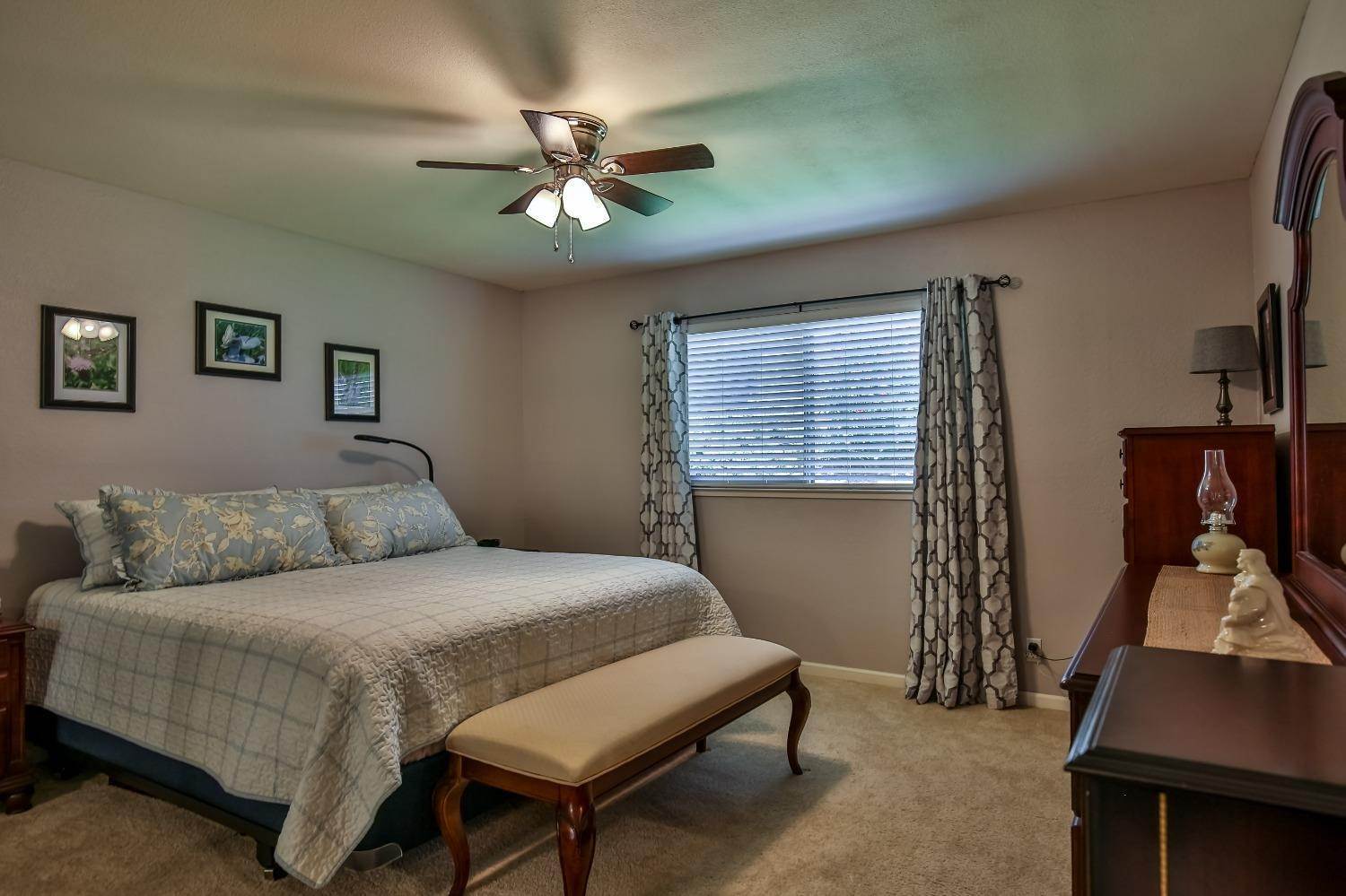 29. Single Family Homes for Active at 6720 Canoe Birch Court Citrus Heights, California 95610 United States
