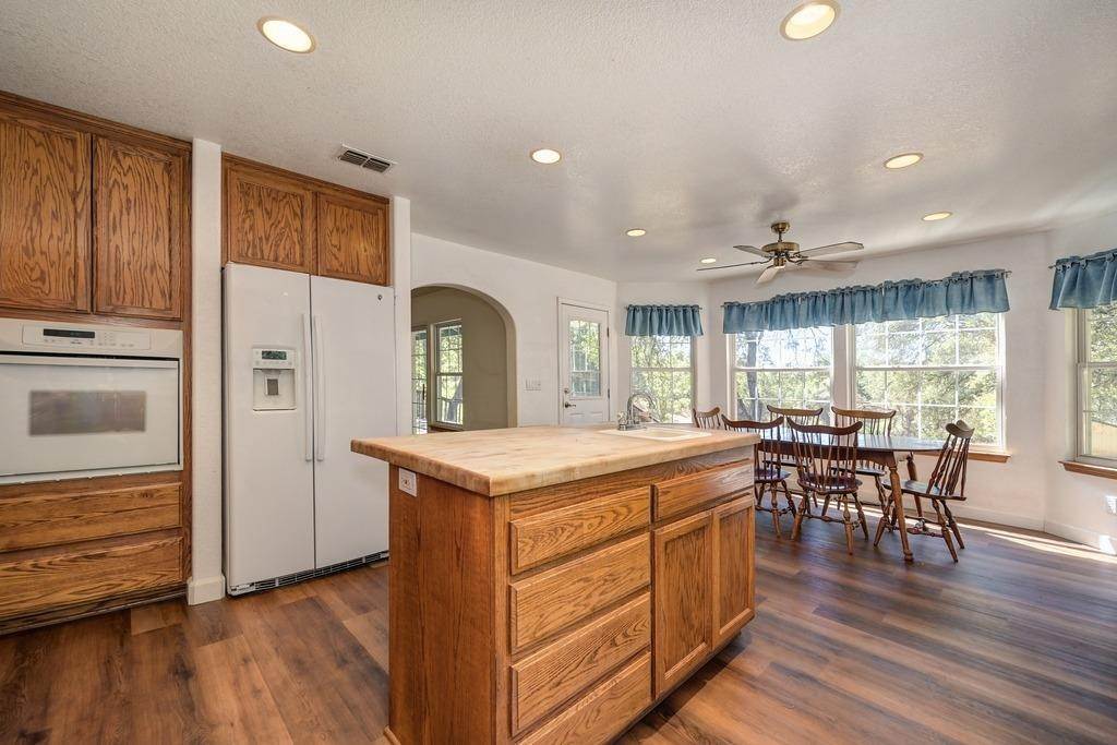13. Single Family Homes for Active at 2551 Cascade Trail Cool, California 95614 United States