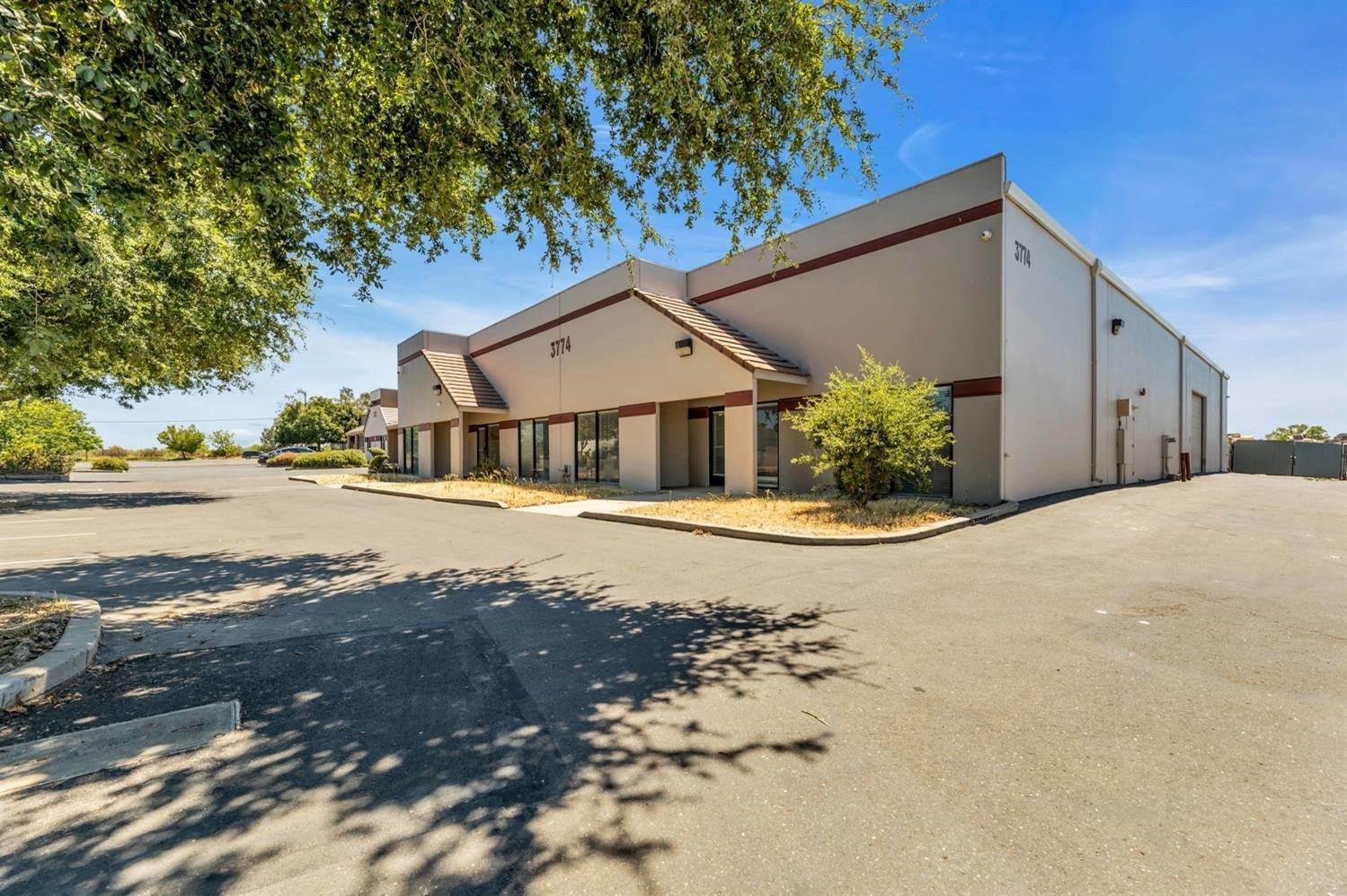 Commercial for Active at 3774 Bradview Drive Sacramento, California 95827 United States
