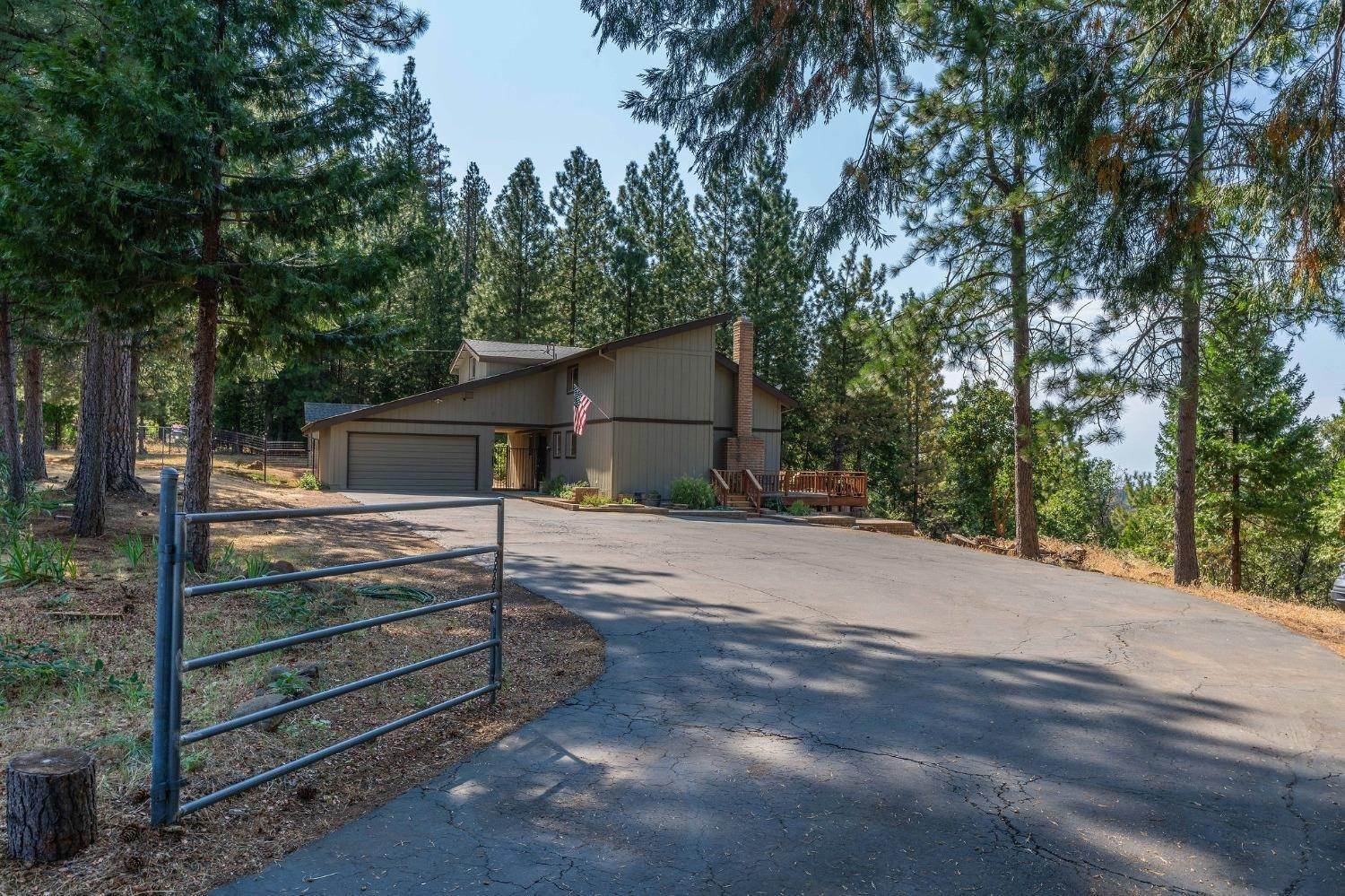 Single Family Homes 为 销售 在 22701 Shake Ridge Road Volcano, 加利福尼亚州 95689 美国