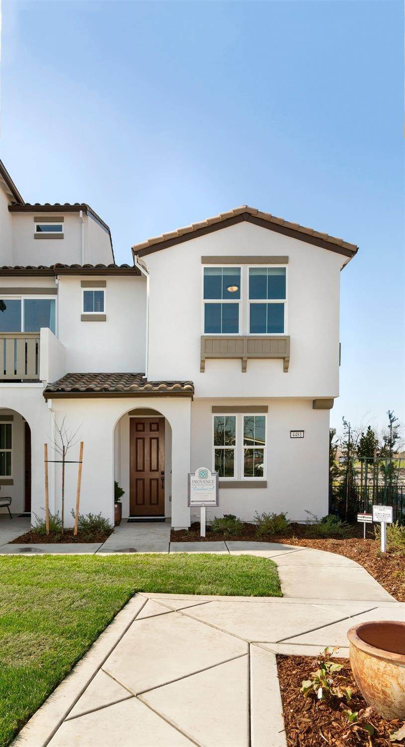 Townhouse for Active at 2952 Valbonne Walk Sacramento, California 95834 United States