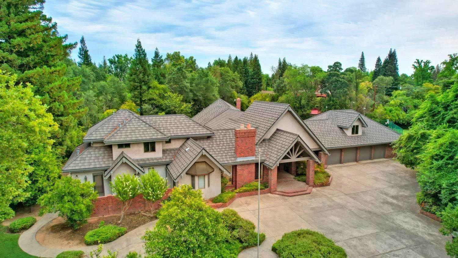 Single Family Homes 为 销售 在 3641 Winding Creek Road Sacramento, 加利福尼亚州 95864 美国