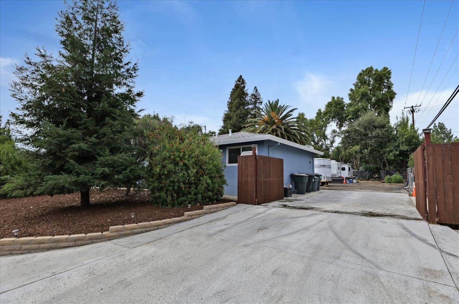 41. Single Family Homes for Active at 8683 Sheraton Drive Fair Oaks, California 95628 United States
