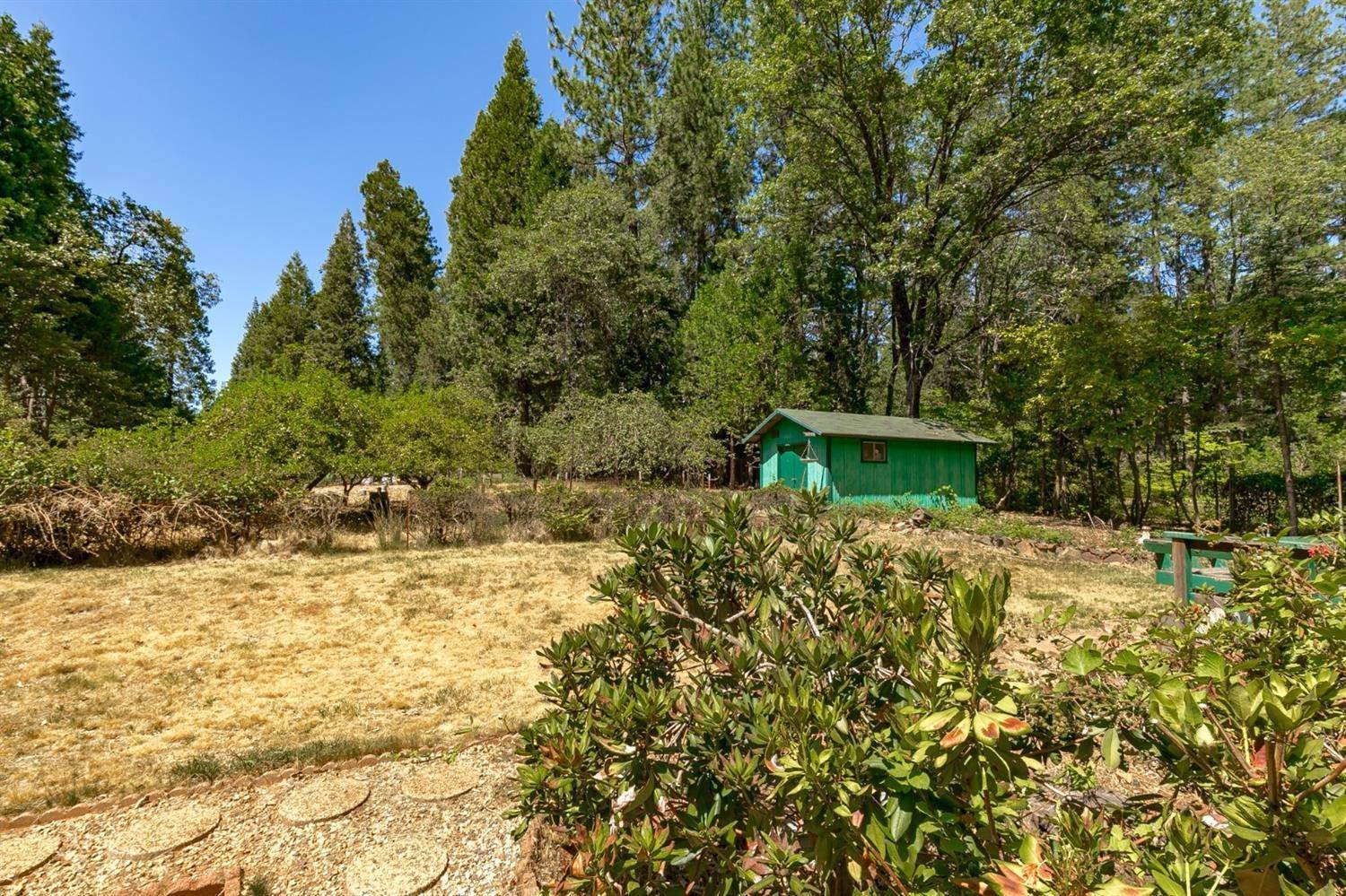 23. Single Family Homes for Active at 14223 Meadow Drive Grass Valley, California 95945 United States