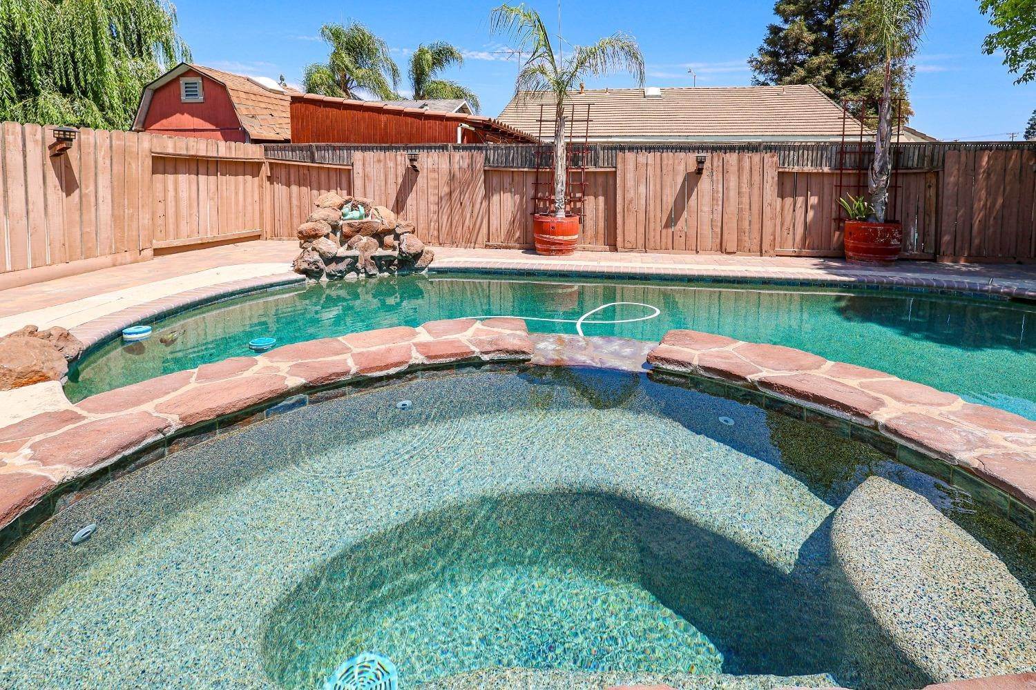 31. Single Family Homes for Active at 10056 Tracy Lane Delhi, California 95315 United States