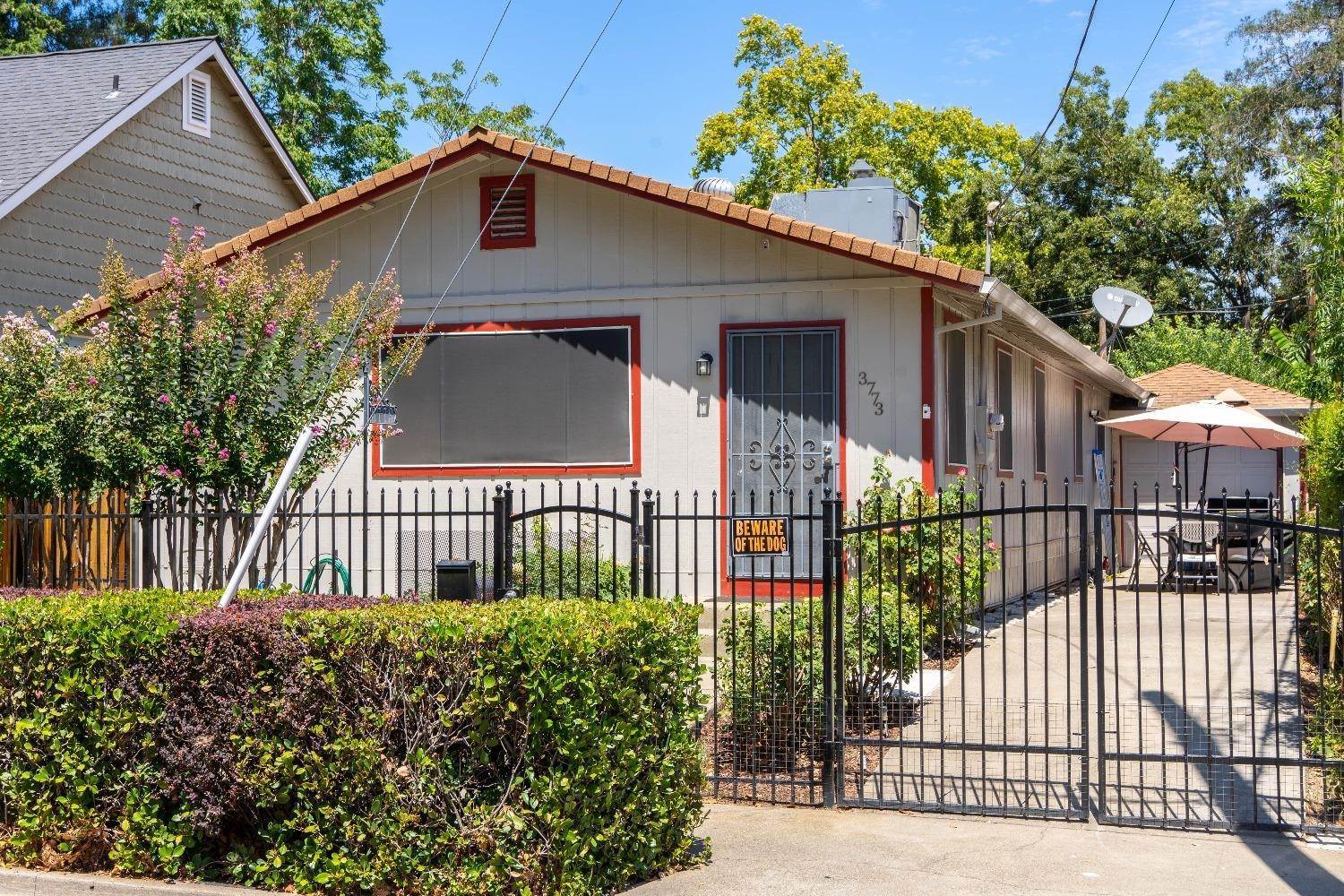 1. Single Family Homes for Active at 3773 6th Avenue Sacramento, California 95817 United States