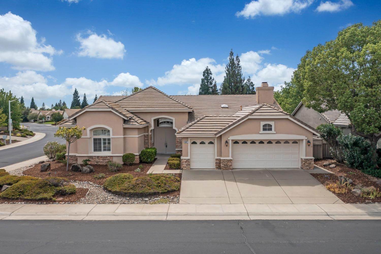 4. Single Family Homes for Active at 5991 Timberlodge Lane Roseville, California 95747 United States
