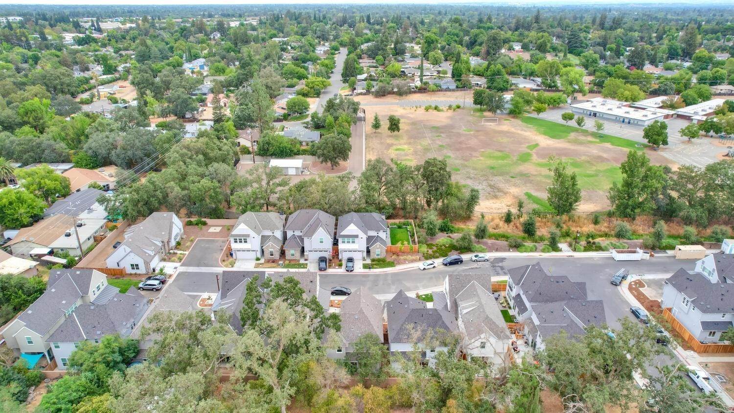 39. Single Family Homes for Active at 7554 Twin Bridges Lane Citrus Heights, California 95610 United States