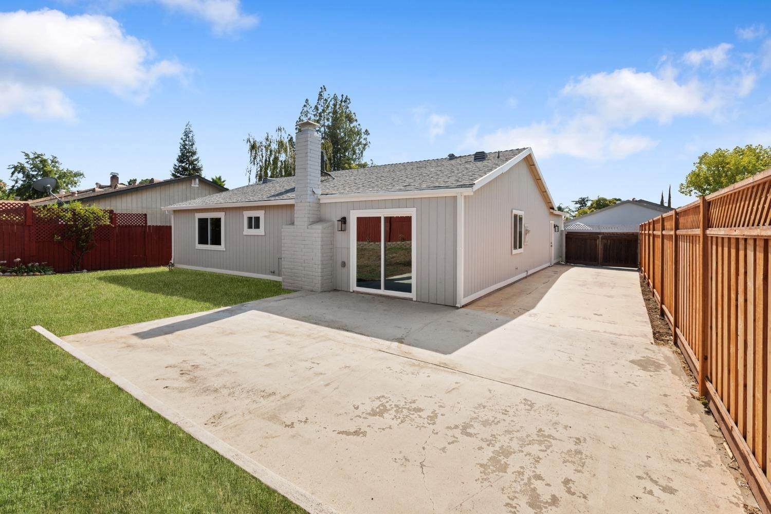 21. Single Family Homes for Active at 3311 Virgo Street Sacramento, California 95827 United States
