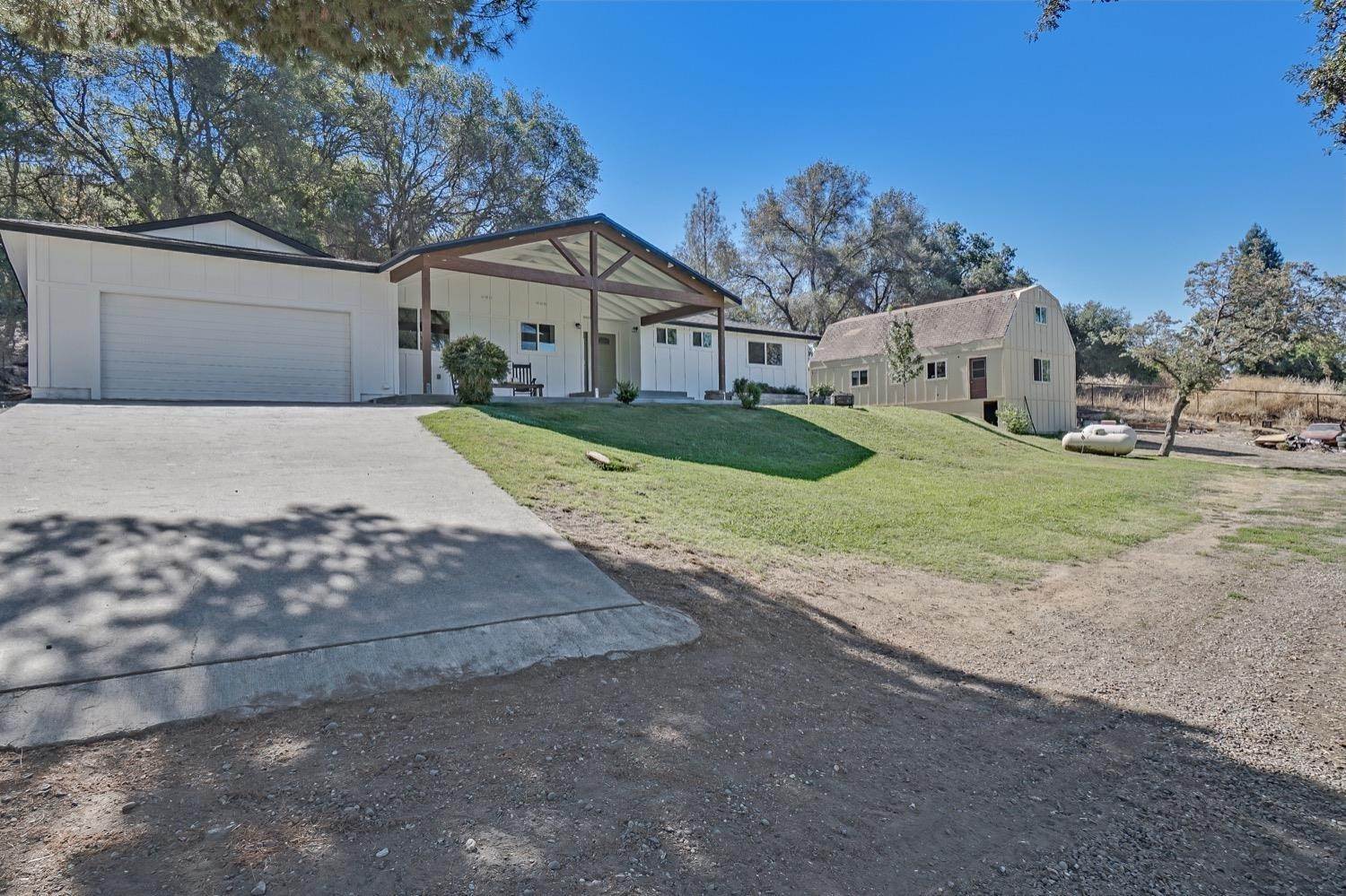 3. Single Family Homes for Active at 4281 Moore Lane Loomis, California 95650 United States