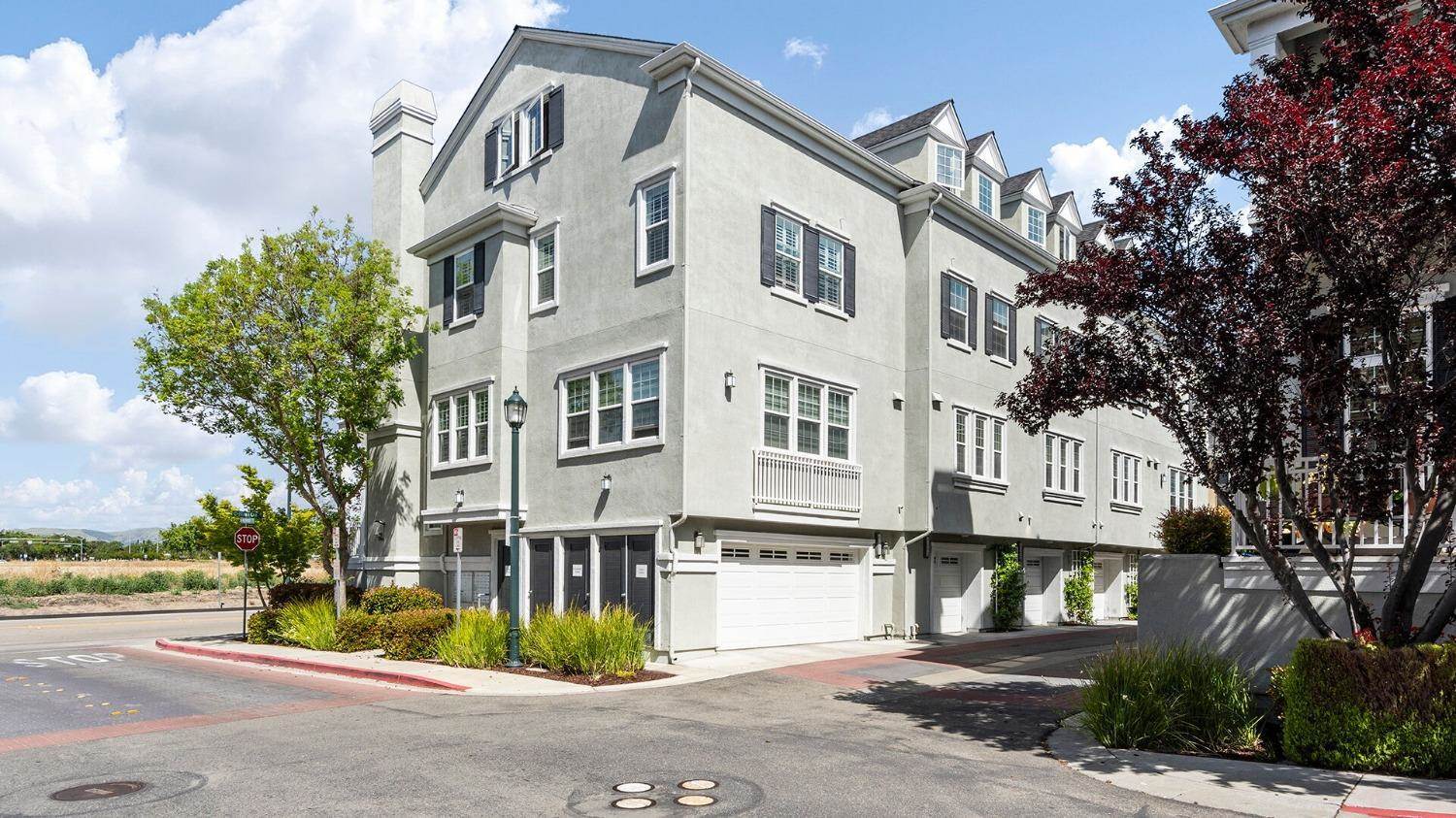 3. Condominiums for Active at 4585 Brannigan Street Dublin, California 94568 United States
