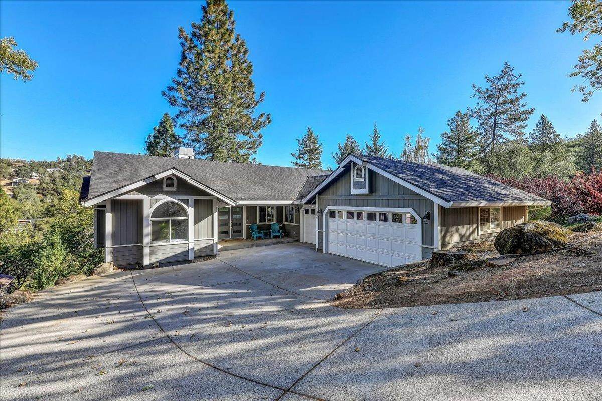 29. Single Family Homes for Active at 13226 Lake Wildwood Drive Penn Valley, California 95946 United States