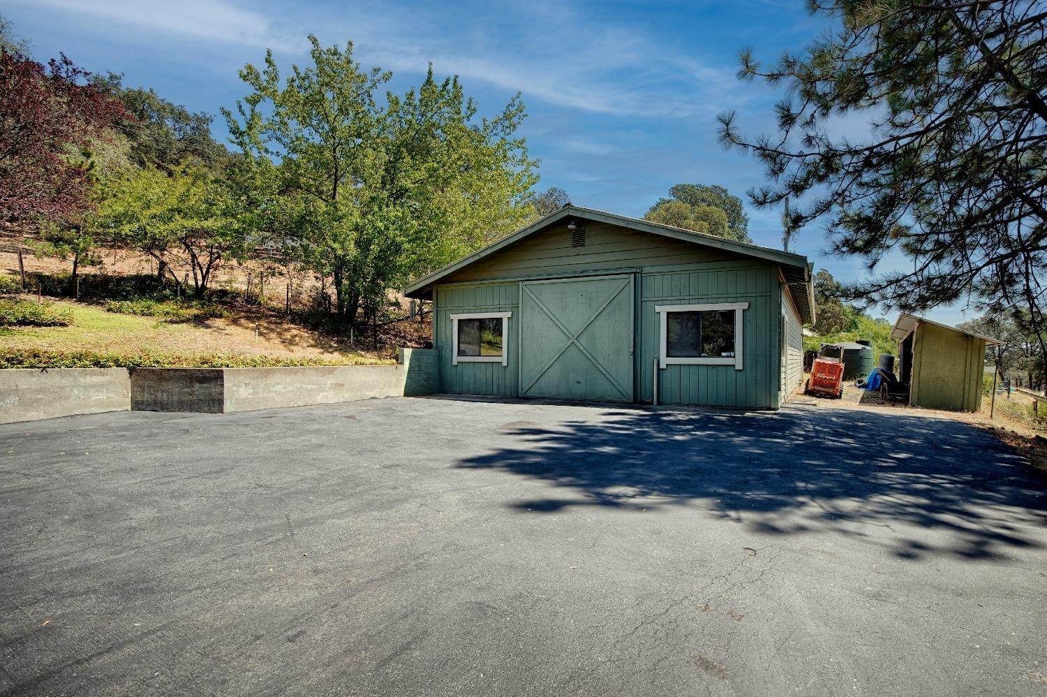 31. Single Family Homes for Active at 581 Stonehouse Court Auburn, California 95603 United States