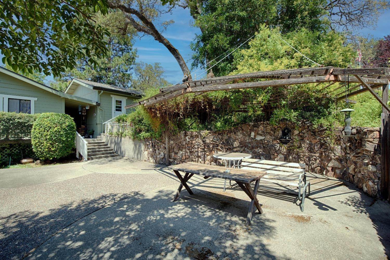 35. Single Family Homes for Active at 581 Stonehouse Court Auburn, California 95603 United States
