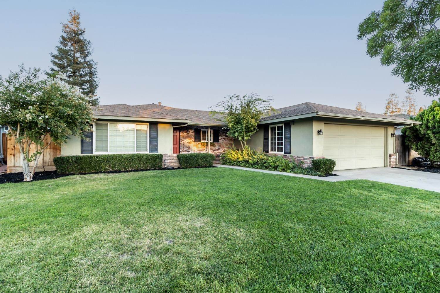 Single Family Homes for Active at 3808 Longbridge Drive Modesto, California 95356 United States