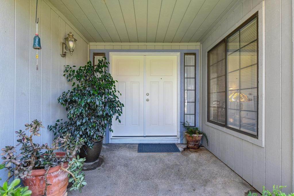 6. Single Family Homes for Active at 8808 Clonmel Court Sacramento, California 95828 United States