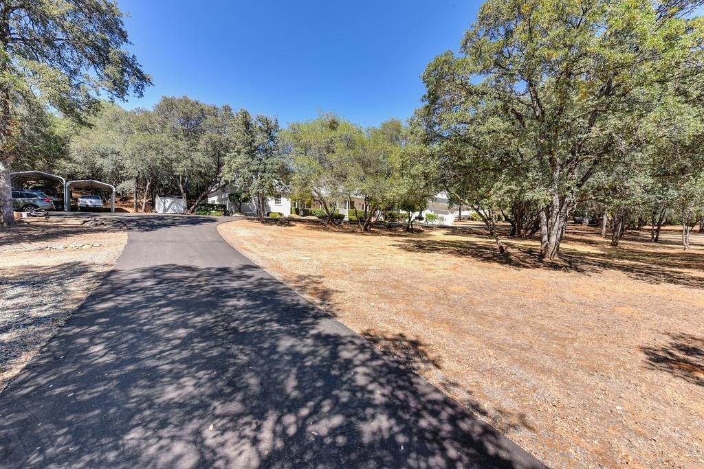 30. Single Family Homes for Active at 12945 Creekview Court Auburn, California 95603 United States