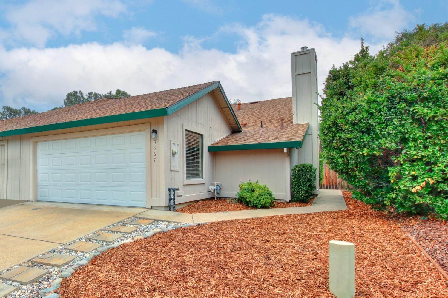 1. Single Family Homes 为 销售 在 3567 Laird Street Loomis, 加利福尼亚州 95650 美国