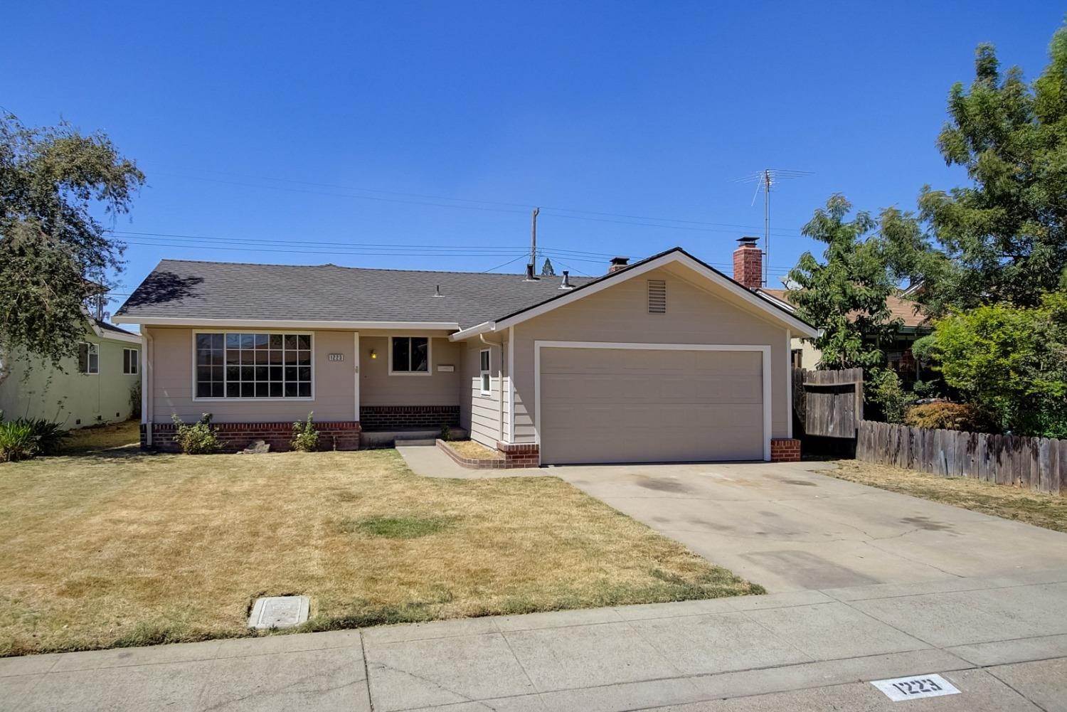 12. Single Family Homes for Active at 1223 Glenhurst Drive Lodi, California 95240 United States