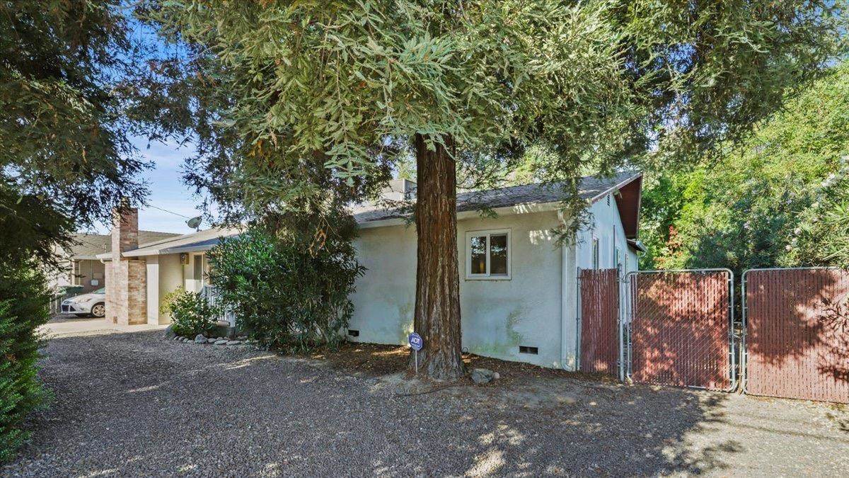 2. Single Family Homes for Active at 719 Walnut Way Modesto, California 95351 United States