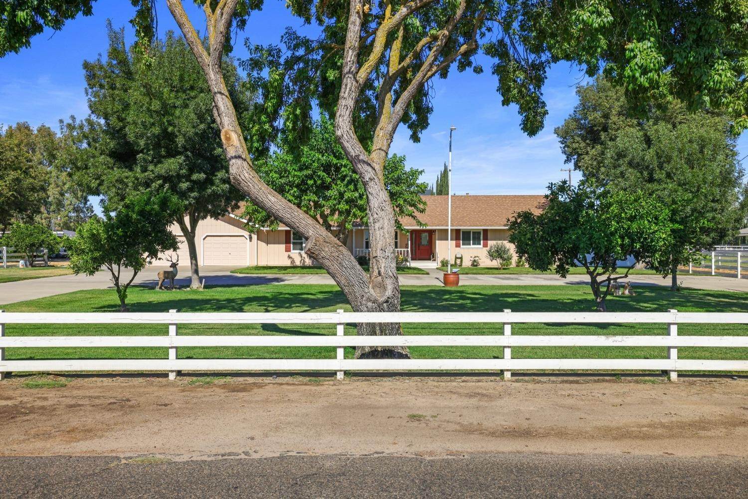 4. Single Family Homes for Active at 3135 Herrod Avenue Atwater, California 95301 United States