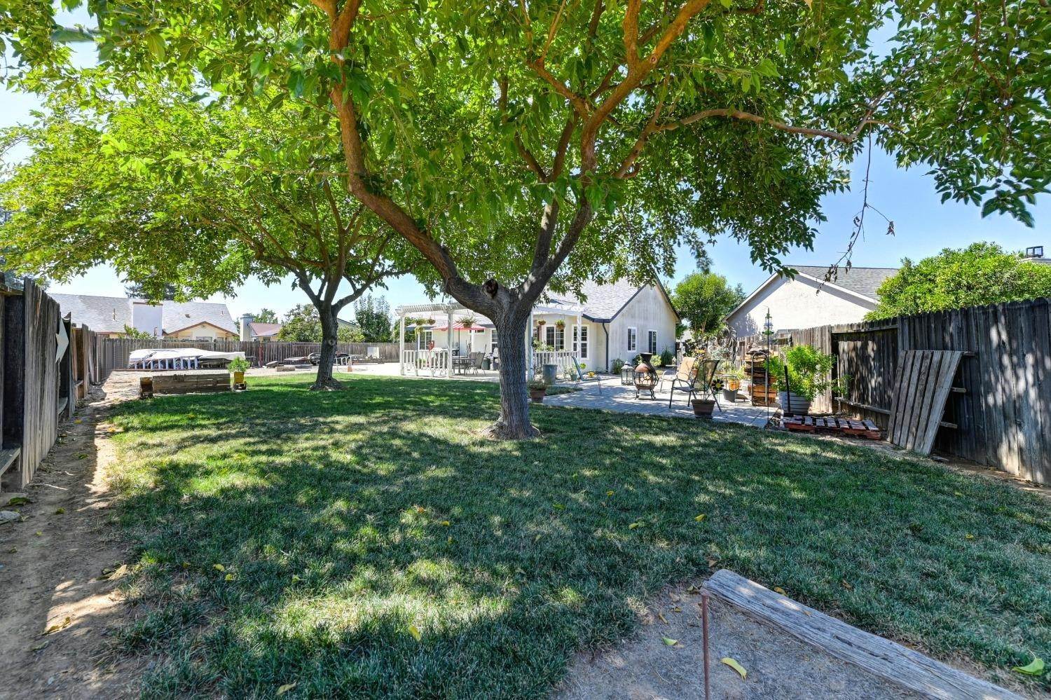 41. Single Family Homes for Active at 7855 Summer Mist Court Sacramento, California 95828 United States