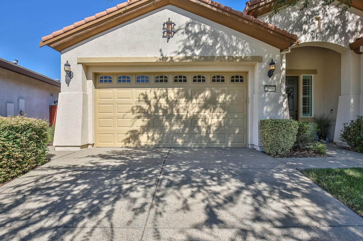 4. Single Family Homes for Active at 2096 Arlington Drive Roseville, California 95747 United States