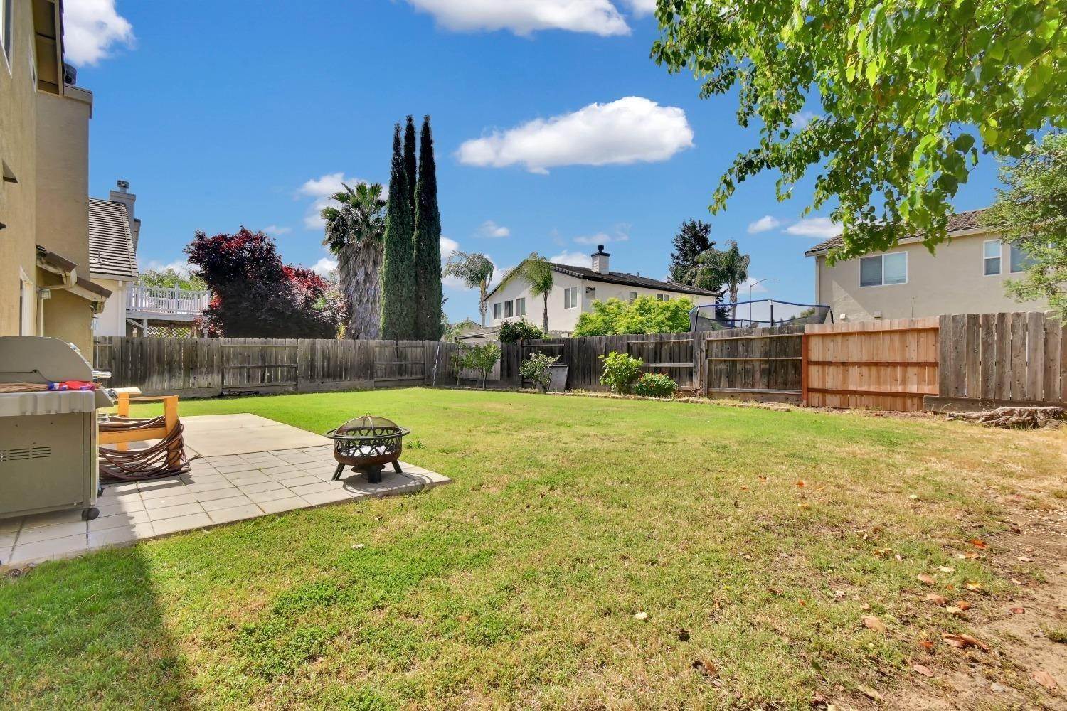 13. Single Family Homes for Active at 2152 Deer Creek Drive Yuba City, California 95991 United States