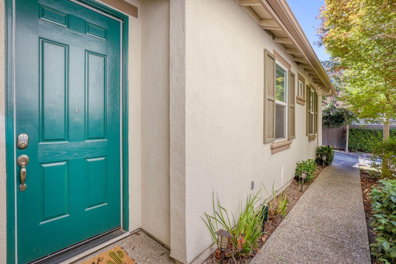 3. Single Family Homes for Active at 511 Natalino Circle Sacramento, California 95835 United States