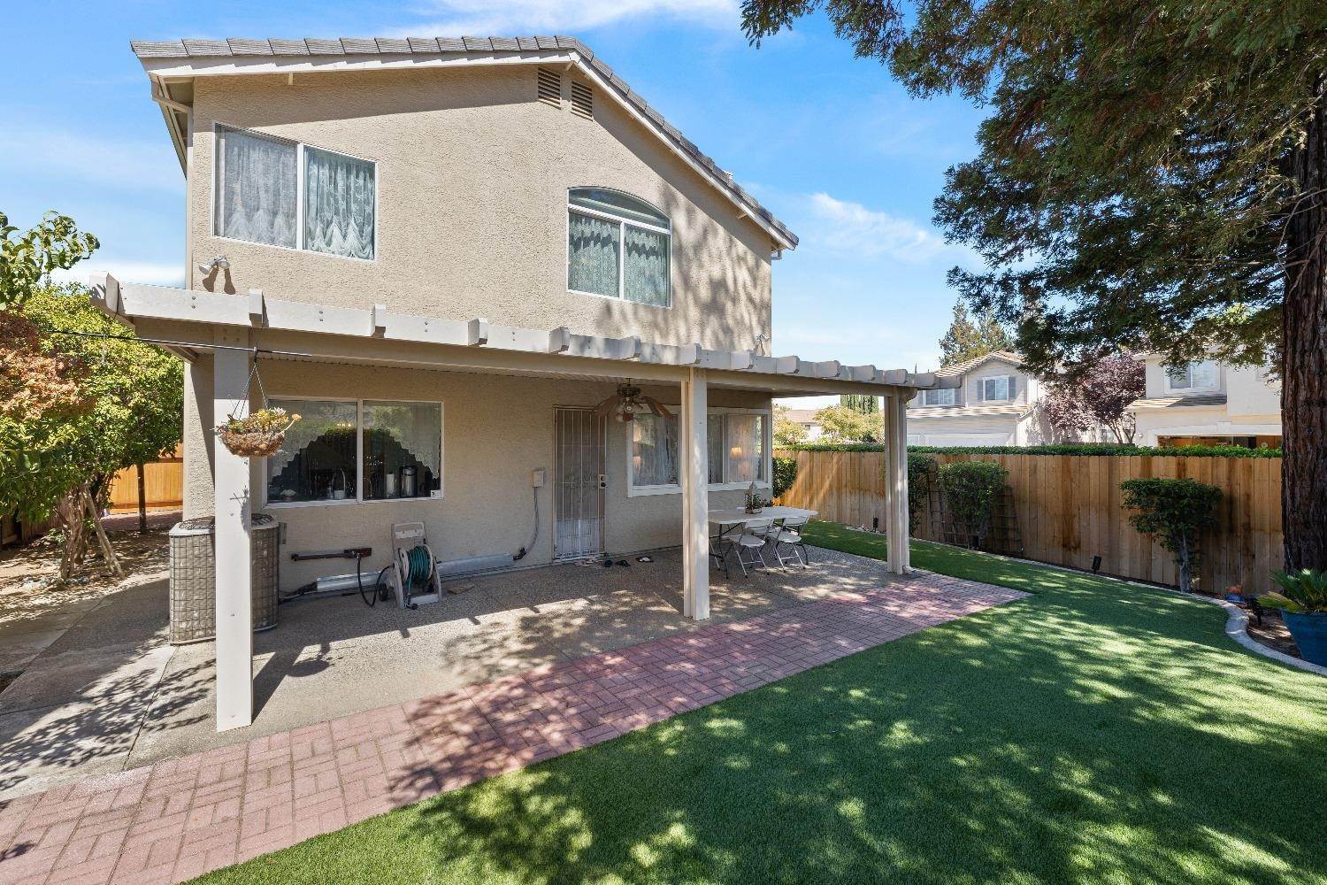33. Single Family Homes for Active at 5618 Deepdale Way Elk Grove, California 95758 United States