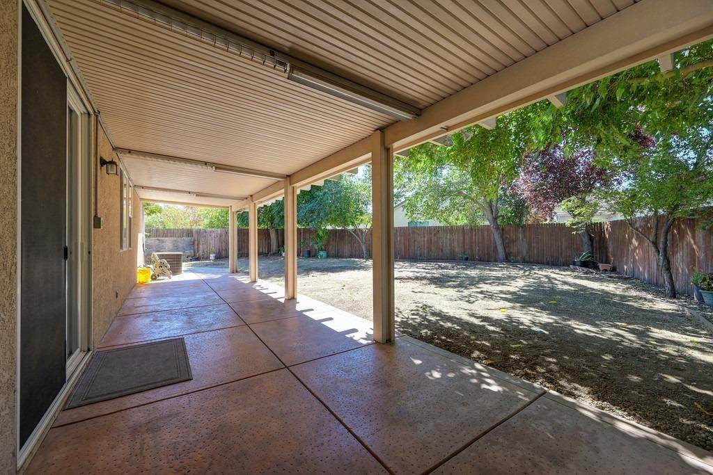 33. Single Family Homes for Active at 8484 Sun Berry Court Elk Grove, California 95624 United States