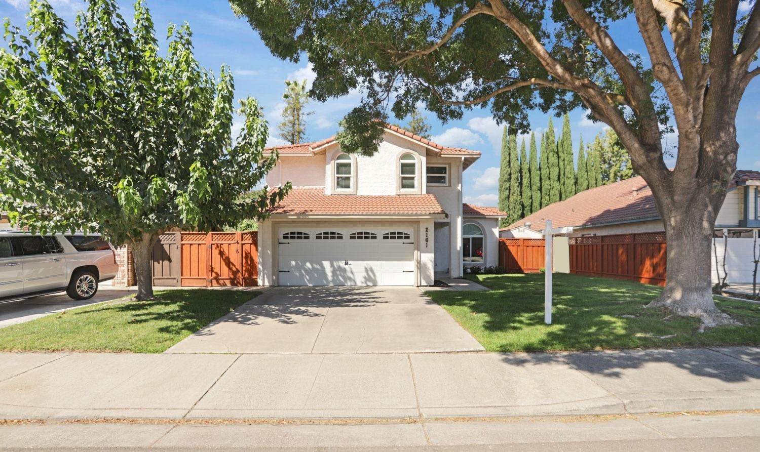 49. Single Family Homes for Active at 2161 Hillcrest Drive Tracy, California 95377 United States