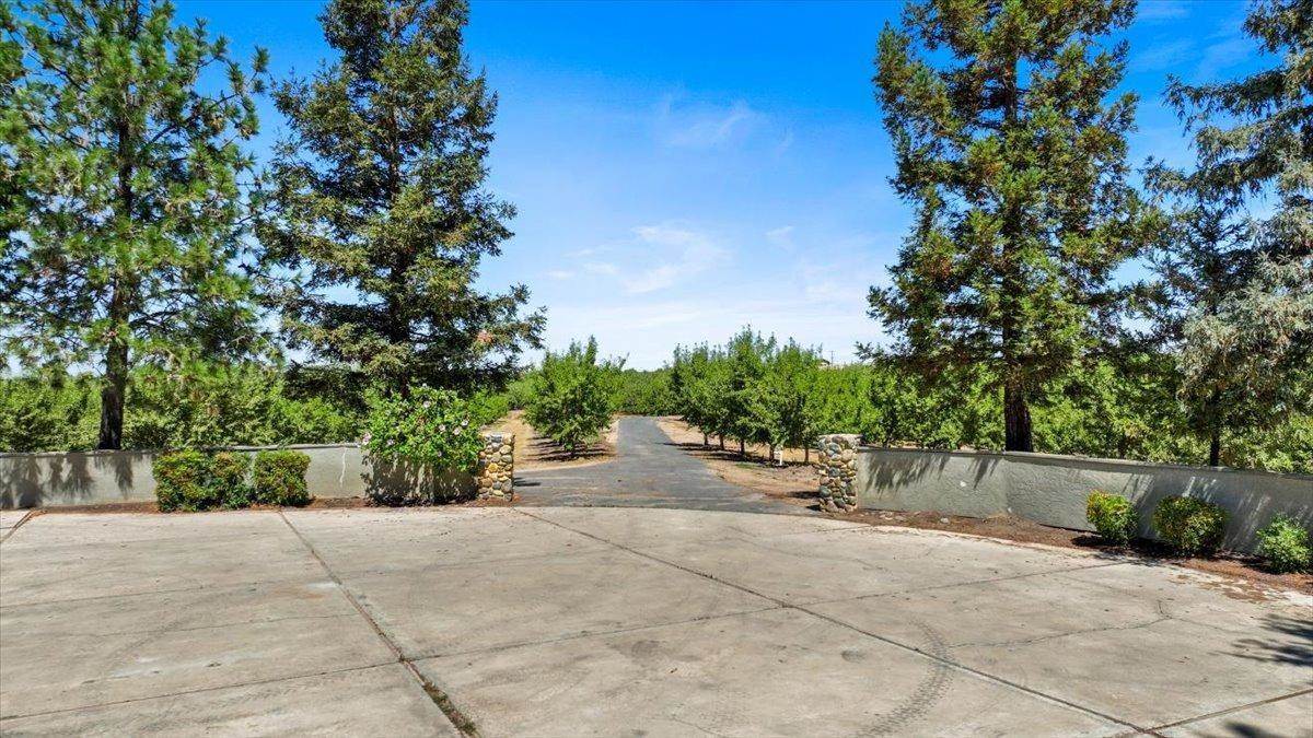 18. Single Family Homes for Active at 9331 Rodden Road Oakdale, California 95361 United States