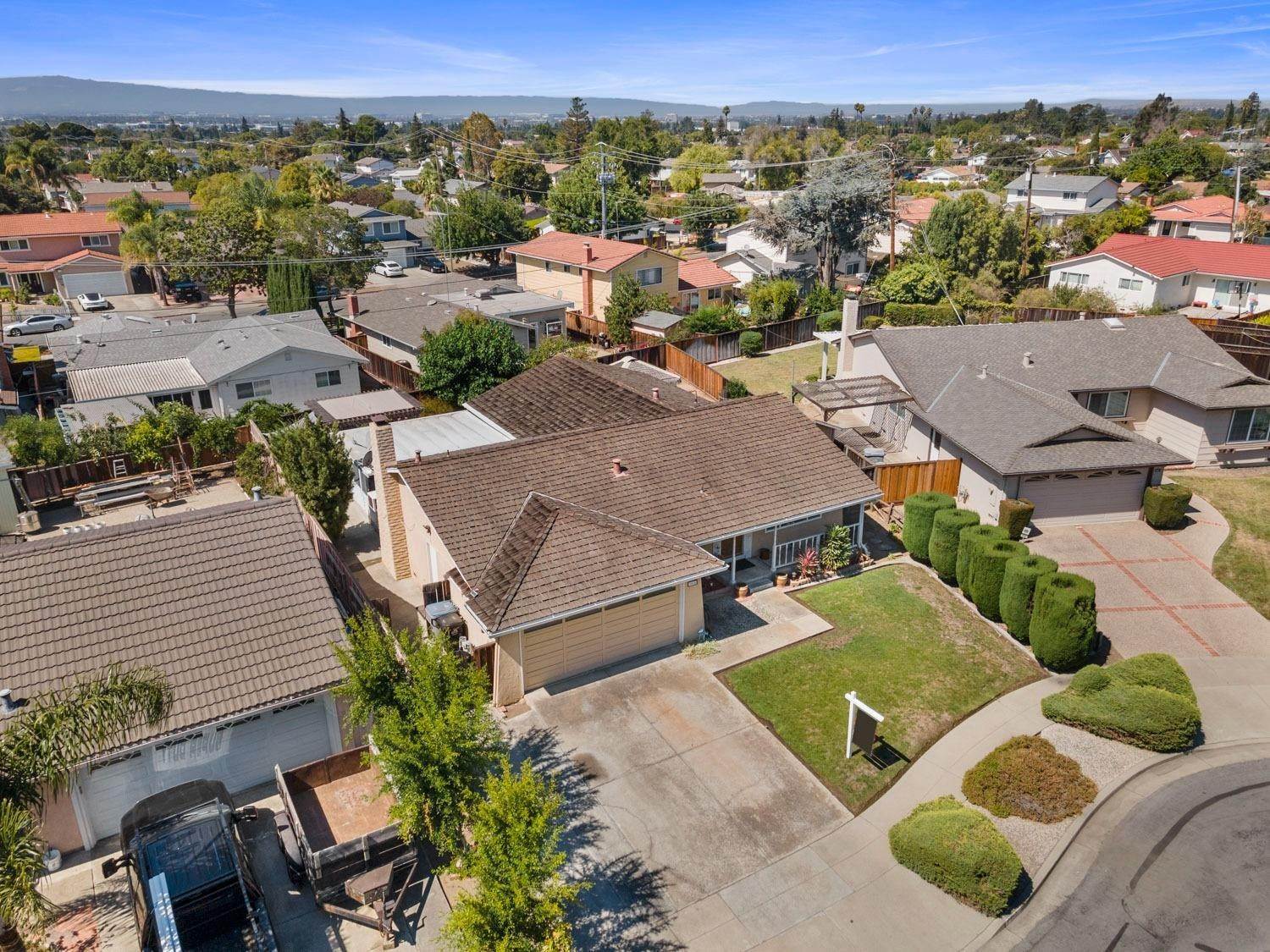 49. Single Family Homes for Active at 2015 Stonewood Lane San Jose, California 95132 United States